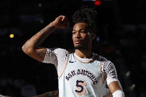 卡斯爾：我們的防守潛力令人畏懼 有出色的身高臂展和防守智商