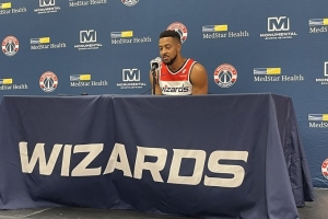 麥科勒姆：我在球隊的角色就是幫助年輕球員成長 培養(yǎng)好習(xí)慣