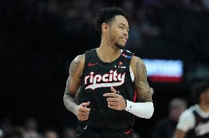 懷特：讓A-西蒙斯發(fā)揮自己優(yōu)勢就好 他是球隊非常重要的補強