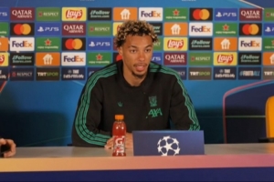 ?；倏耍何铱梢院鸵了_克一起踢球 斯洛特給了我很大的自由