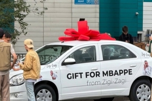 隨兒子一同來到凱拉特客場，赫伊森父親社媒曬阿拉木圖街頭隨拍