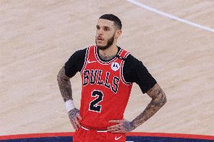 米切爾：鮑爾是個(gè)頂級(jí)防守者 他的防守心態(tài)讓我對他敬佩不已