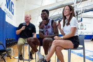 8年了！女記者采訪托布 拿出了菜鳥(niǎo)賽季采訪托布的視頻