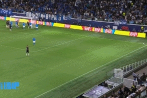 可惜了，凱恩倒勾射門中柱