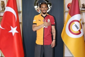 加拉塔薩雷主帥談薩內(nèi)替補(bǔ)未登場(chǎng)：他很重要，但這是戰(zhàn)術(shù)決定