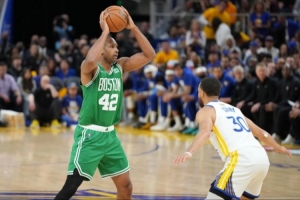 融入球隊文化！霍福德為贏球而戰(zhàn) 完美契合勇士團隊協(xié)作的傳統(tǒng)