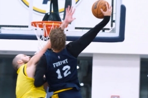 隊記：約翰尼-弗菲訓練中上演精彩扣籃 西卡：誰告的密??？