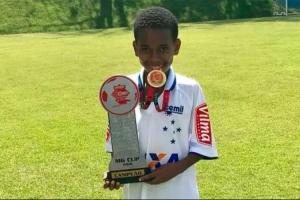 爽文劇本！埃斯特旺10歲簽約耐克，16歲踢巴甲身價初始定價1000萬