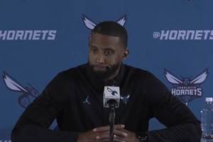 黃蜂主帥：我最認(rèn)可克尼佩爾競爭意識 他在場上還需要再多些溝通