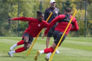 長春亞泰全體將士結(jié)束為期9天國慶長假，全力備戰(zhàn)最后4輪保級決戰(zhàn)