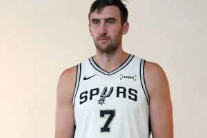 為何與科內(nèi)特雙塔更有效？文班：成熟度耐心和經(jīng)驗(yàn)都比以往有提升