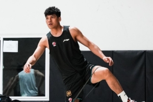 敢打敢拼！陳國(guó)豪面對(duì)馬刺6中3砍下13分 3前場(chǎng)板&罰球7中6