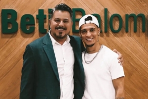 經(jīng)紀(jì)人：貝蒂斯待安東尼如親生兒子，球員接受大幅降薪促成轉(zhuǎn)會