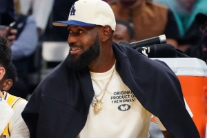 A-史密斯怒噴老詹：爛片不拍續(xù)集 歷史第二人為何靠噱頭博關(guān)注？