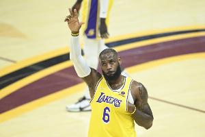 楊毅：詹姆斯玩了騎士兩回 騎士就沒打算給他再養(yǎng)老送終