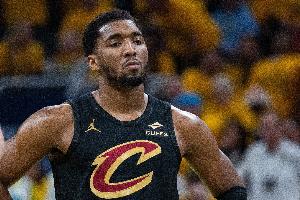 還是穩(wěn)！米切爾16投8中砍下22分6籃板4助攻3搶斷1蓋帽