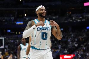 開局炸裂！布里奇斯首節(jié)5中5 全場(chǎng)18中7拿到20分 另有11板2助1斷