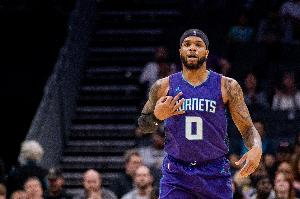 兩雙拿下！小橋上半場(chǎng)14投6中&三分8中4 得到18分10板1助