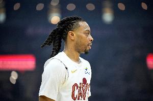 貝弗利：加蘭需要在季后賽保持健康 關(guān)鍵時刻我會讓大球防守