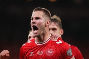 世預(yù)賽丹麥3-1擊敗希臘，霍伊倫破門、達(dá)姆斯高傳射