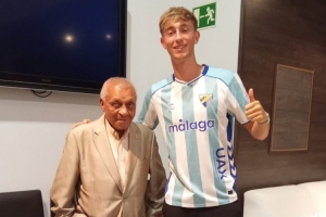 回家！赫伊森造訪青訓(xùn)母隊(duì)馬拉加，身穿馬拉加球衣拍照