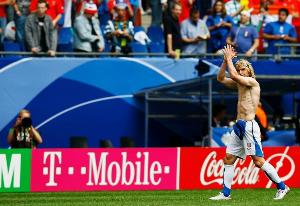 出線關(guān)鍵戰(zhàn)負法羅群島！捷克總經(jīng)理內(nèi)德維德：向球迷致歉，很失望