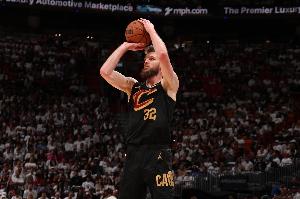 你是射手？迪恩-韋德8中1&三分7投全鐵僅拿3分 正負值-28...