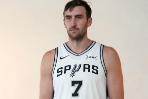 高效！科內(nèi)特6投6中&5罰4中攻下16分7板1助1斷