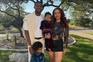 妥妥人生贏家！?？怂箷裆钫?妻子貌美如花 兒女雙全機(jī)靈可愛