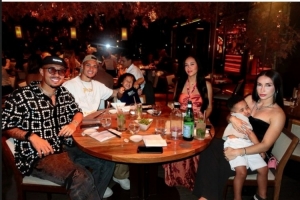 享受美好時(shí)光！安東尼社媒分享度假照片，本賽季5場(chǎng)1球1助