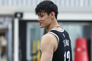 凡博被裁！媒體人：不是每個(gè)人都有第2次機(jī)會 每次嘗試都是新開始