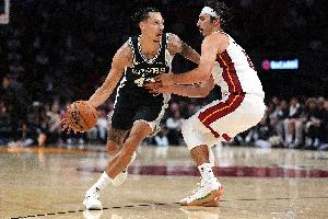 美記：馬刺后衛(wèi)林迪-沃特斯三世將接受眼部激光手術(shù) 將缺席揭幕戰(zhàn)