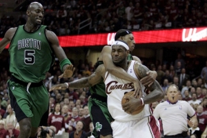 詹母曾想為兒子出頭對自己動手？皮爾斯：我只是阻止了他上籃