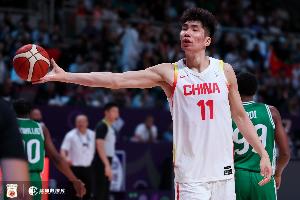 余嘉豪：西班牙聯(lián)賽的吹罰更貼合國際籃球 鼓勵(lì)對抗 嚴(yán)抓手部動(dòng)作