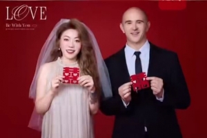 蘇超南京隊外籍主帥成南京女婿！妻子發(fā)文：愿年年相伴一切如意