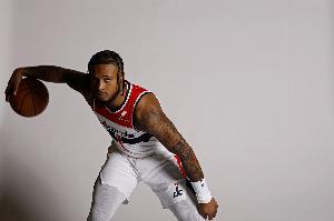 沖擊力不錯！惠特摩爾替補12中6拿到14分 搶5籃板&其中2前場板