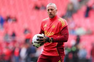 41歲零348天，阿賈克斯門將帕斯維爾成歐冠歷史出場(chǎng)第三年長(zhǎng)球員