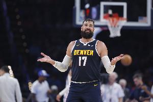 存在感很強！瓦蘭出戰(zhàn)13分鐘 10投4中砍下12分7籃板