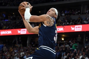 僅出戰(zhàn)25分鐘！戈登11投6中得17分&正負值+17 三分回調6投1中