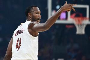 全面且穩(wěn)?。∧祭?3中5&12罰全中拿23分 另有8板6助3斷2帽