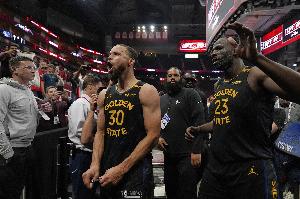 皮爾斯：庫里再打個3年左右該退役了 到時勇士王朝就結(jié)束了