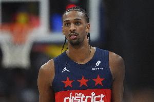 予取予求！薩爾半場14中8爆砍20分7板2斷 三分3中2