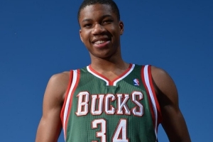 米德爾頓：對字母哥的初印象是又高又瘦 當(dāng)時(shí)我需要和他競爭