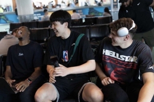 隊(duì)記：千里之外的你不知瀚森在經(jīng)歷文化隔閡 他不會(huì)迅速變成姚明