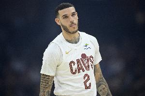 進攻端不靈！大球替補出戰(zhàn)24分鐘 三分5中1僅拿3分&另有3板5助