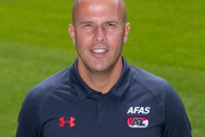 ??2019年41歲斯洛特初執(zhí)教鞭，在荷蘭5年從未遭遇3次及以上連敗