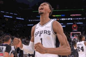 他太開心了！文班率隊創(chuàng)造隊史最佳開局&振臂怒吼歡呼！