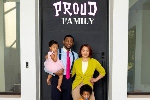 什么時候復(fù)出??？?？怂挂患宜目谌f圣節(jié)裝扮模仿《驕傲一家親》