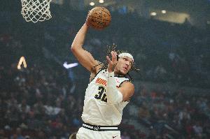 致命犯規(guī)！阿隆-戈登11中5&罰球4中4拿到14分5板 三分2中0