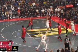 得心應(yīng)手！約基奇單打利用腳步連續(xù)晃動 勾手輕松拿分